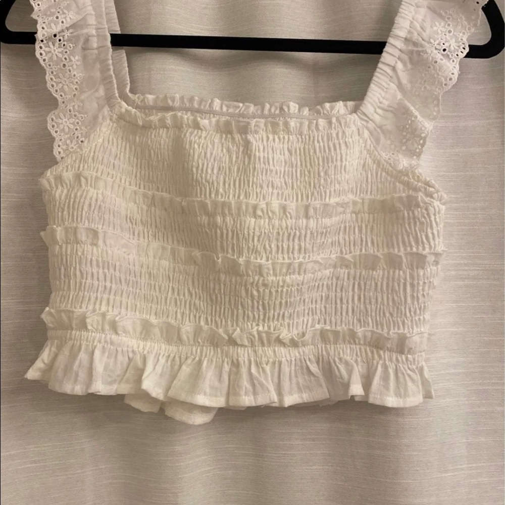 white lelis top with sleeve detail size small